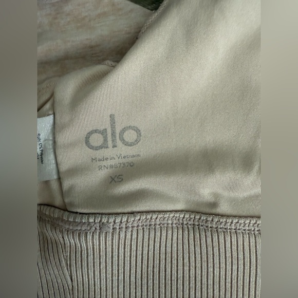 Alo Yoga Lavish Bra - Picture 4 of 5